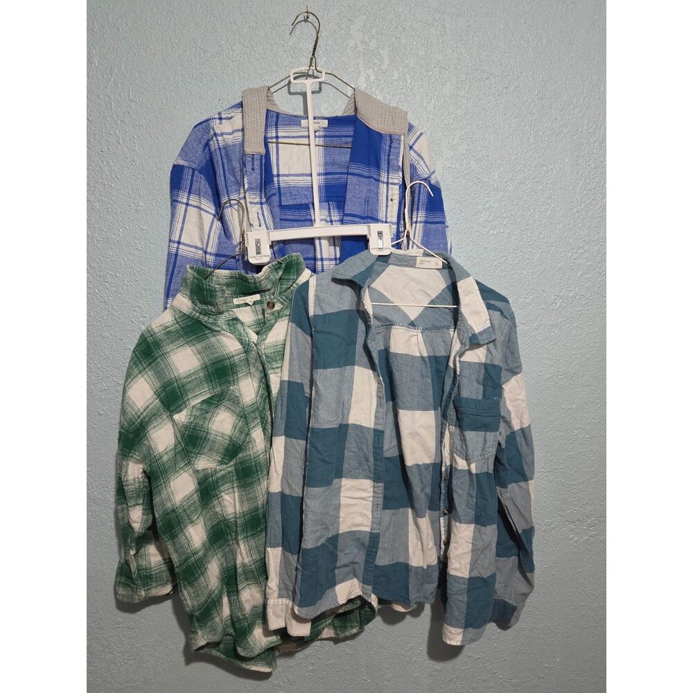 Maurices Set of 3 Fall Button Up Flannels Women's Sz S Green, Dusty Blue, & Blue